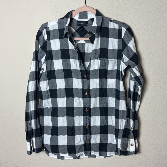 J. Crew Boy Button Down Shirt in Buffalo Checkered Plaid White Black size 4 - Picture 5 of 13